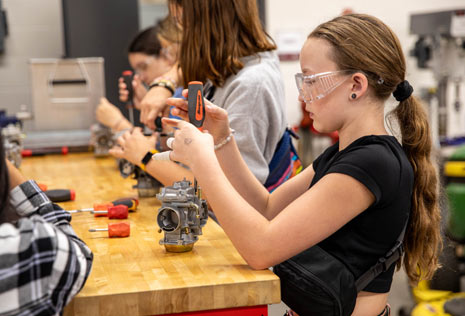 Middle school students visit technical college to learn about programs